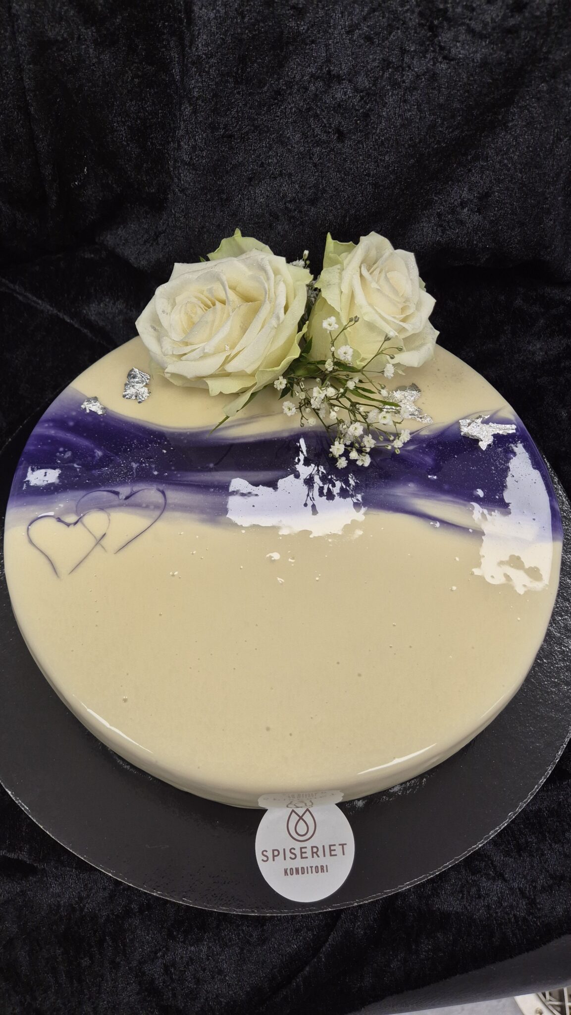 20250627_064806 Kake med mirrorglaze