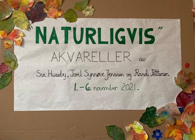 plakat med skrift og blader