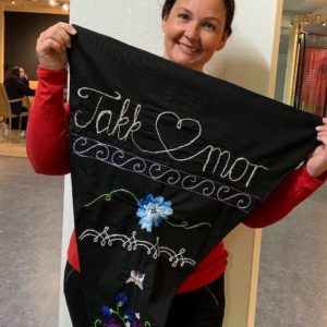 dame med vimpel